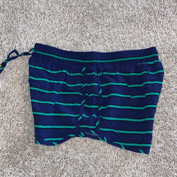 F21 Shorts - Picture 3 of 4